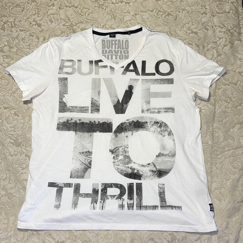 Men’s Buffalo V-neck t-shirt. Size Medium.